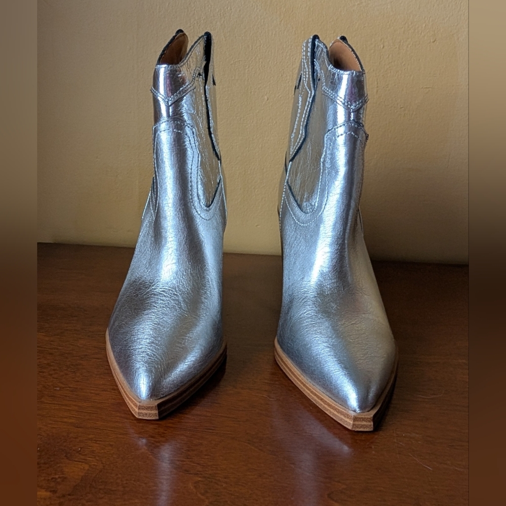 Marc Fisher Gona Women's Bootie in Metallic Silver Like New Sz 5M - Picture 3 of 8